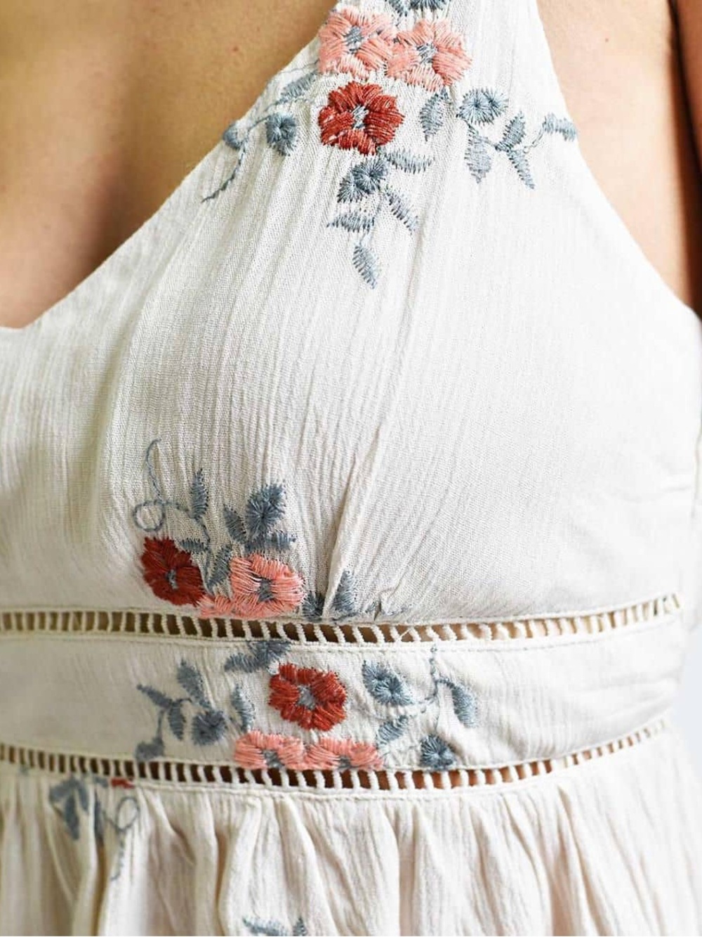 NWOT Francesca’s Embroidered Cream & Pink Floral V-Neck Peplum Camisole Cottage - Picture 3 of 9